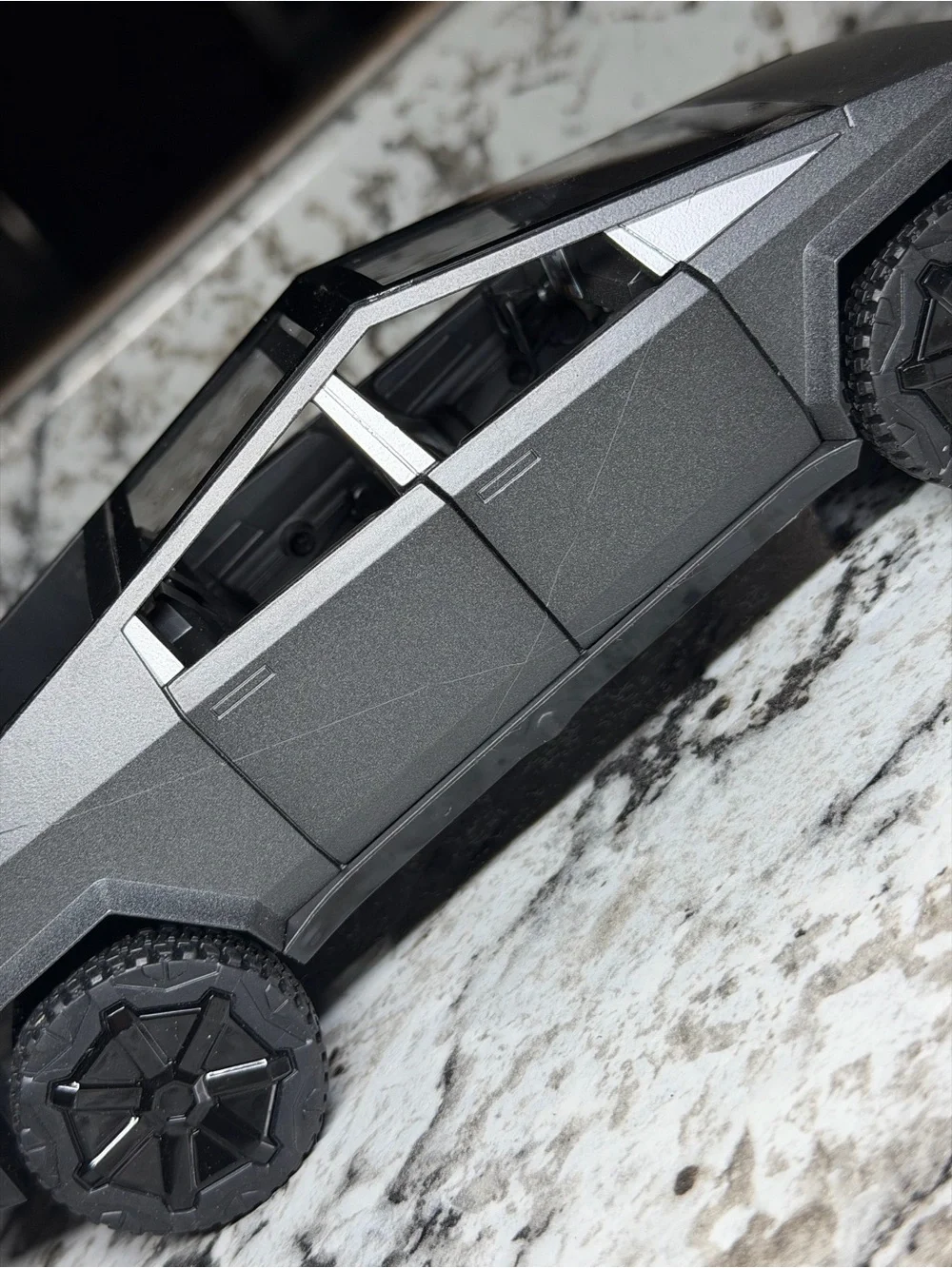 Cyber truck with cyber atv 1:24 scale Xinhaodi metal diecast model
